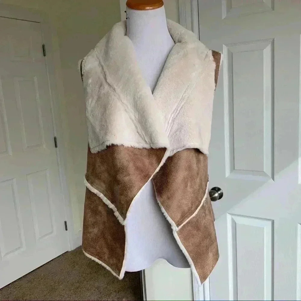En Creme Cream and Brown Vest